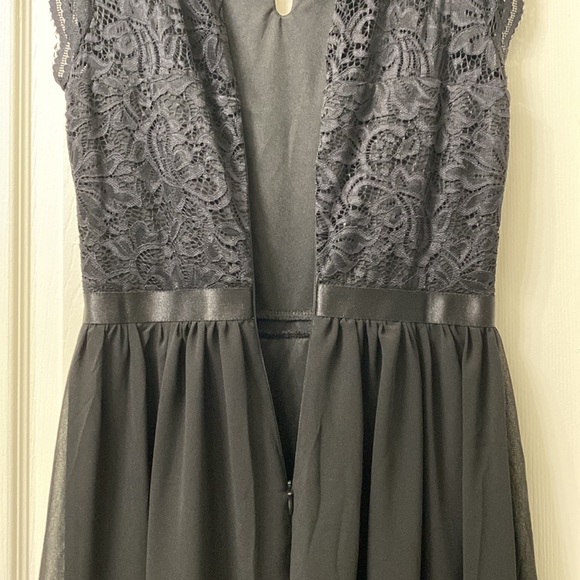 •NWT• Dressystar Lace Maxi Dress - Picture 11 of 15